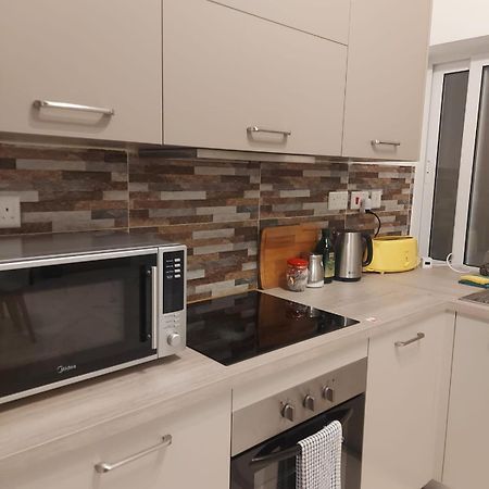 Central Apartment In Swieqi Is-Swieqi Esterno foto