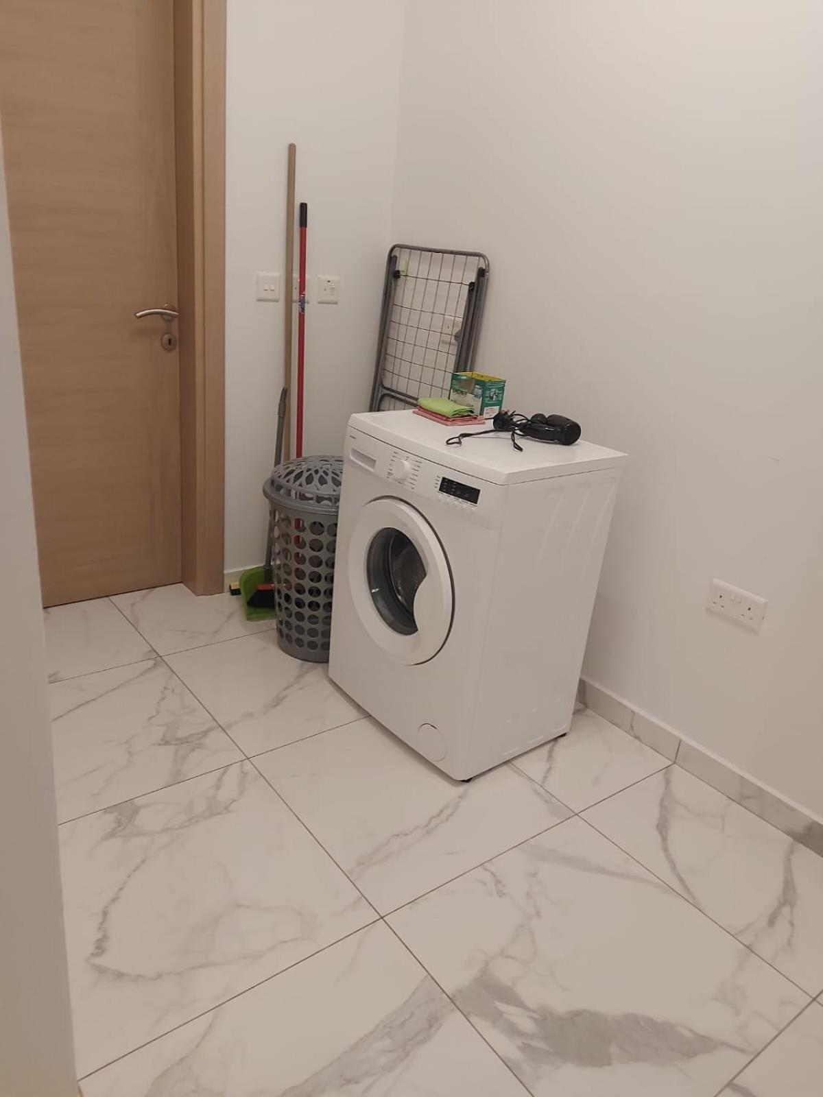 Central Apartment In Swieqi Is-Swieqi Esterno foto