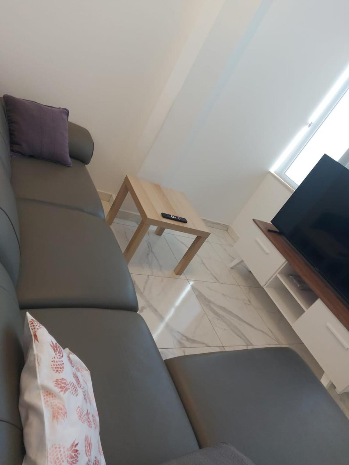 Central Apartment In Swieqi Is-Swieqi Esterno foto