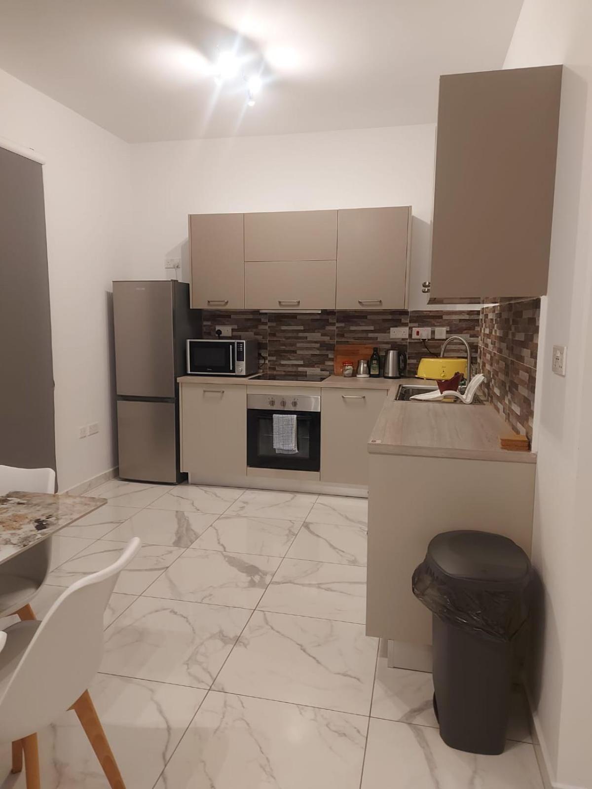 Central Apartment In Swieqi Is-Swieqi Esterno foto